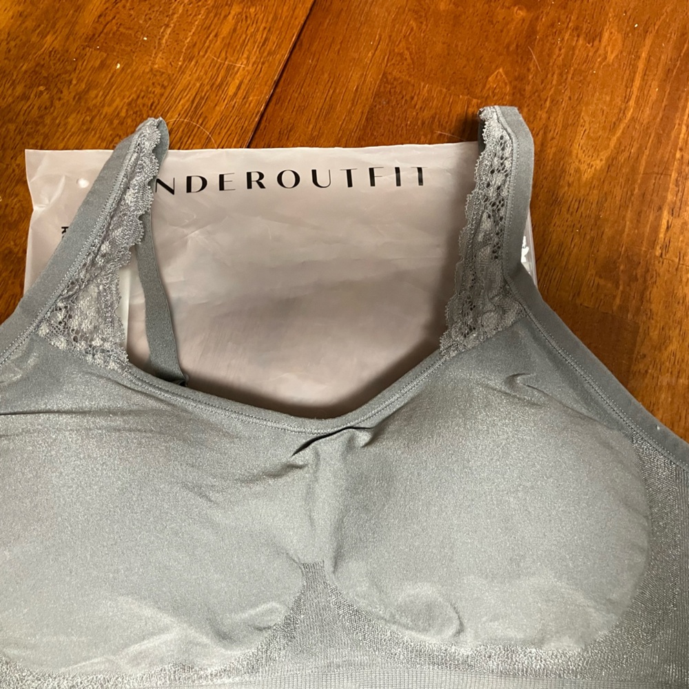 NWOT Underoutfit - Gray Lace Bra with Elegant Detailing